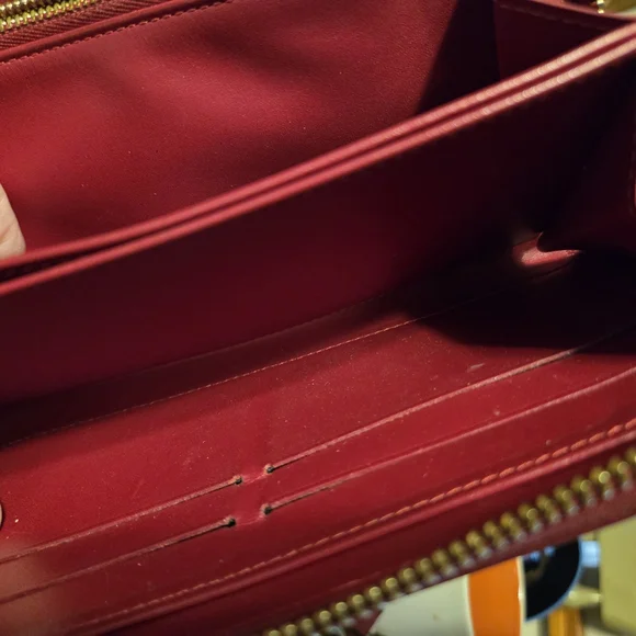 VEUC ! Louis Vuitton Rouge Leather Wallet with Signature Monogram - Picture 8 of 12